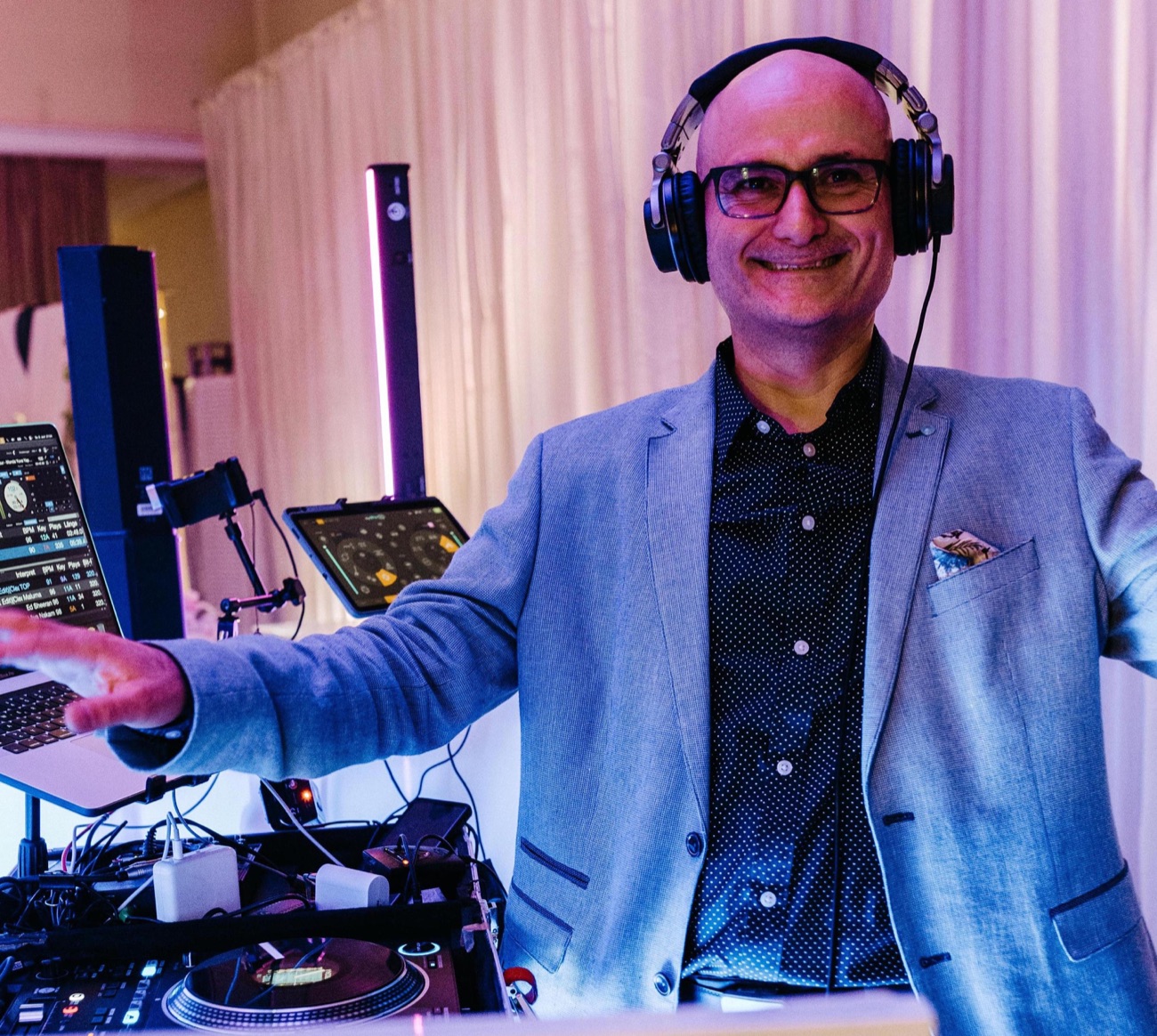 DJ Orhan Sentürk am Pult
